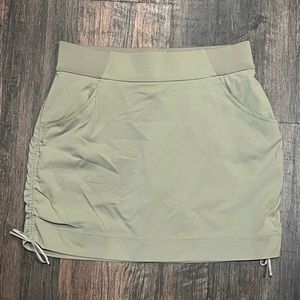 Columbia sport skort. Size Medium.